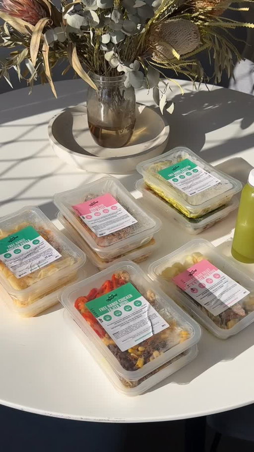 These meals from @bondimealprep have saved my life. Not only is every meal under 520 calories but they are all between 25-45g of protein! 

Freshly delivered every Monday, with more options for me to choose when I want to switch it up. 

No meal prep needed, making this cut probably the easiest one yet! Plus they taste unreal and have no nasties!