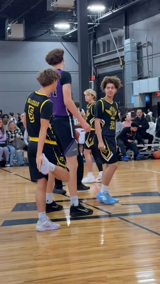TIP OFF 7’5” vs 6’5” Who you got fam? 

#madehoops #bball #canada