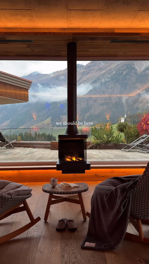 Send this to the person you’d love to spend cozy spa days with in the Italian Alps 🍂✨

@hotelplunhof is the ultimate mountain escape — tucked away in South Tyrol. Think misty mornings, a sky pool with panoramic alpine views and a cozy wellness area with saunas, pools and a multi-course dinner that feels like pure comfort.

Who is coming with you? 🤎

—
#mountaingetaway #cozy #autumn #italianalps #hotelgoals