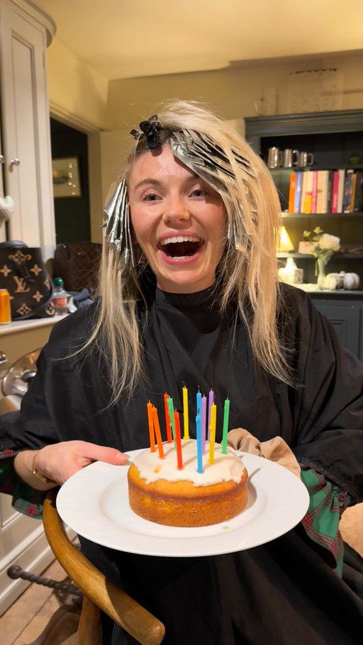 After 31 years I’ve finally cracked it…

You should definitely be filming birthday videos the other way round so you can actually see the people who make it all so special 🙃.

This year I traded sequins for slippers and did things properly lowkey… a whole week in Devon with the fam. No big plans, just country walks, big dinners, and belly laughs around the table.

It was so lowkey my cousin was doing my foils mid dinner. Zero regrets lol 😂.

Heart (and tummy) very, very full. Couldn’t have asked for more. xxx