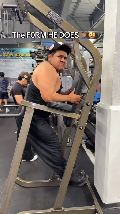 FORM OVER WEIGHT 💪🏽😈 #mexicanmemes #hispanicmemes #gympartner #gymproblems #gymcomedy #gymmeme #calistenics #fitnesspro #gymfails #gymjokes #fitnesscommunity #fitnessworkouts #workoutmemes
