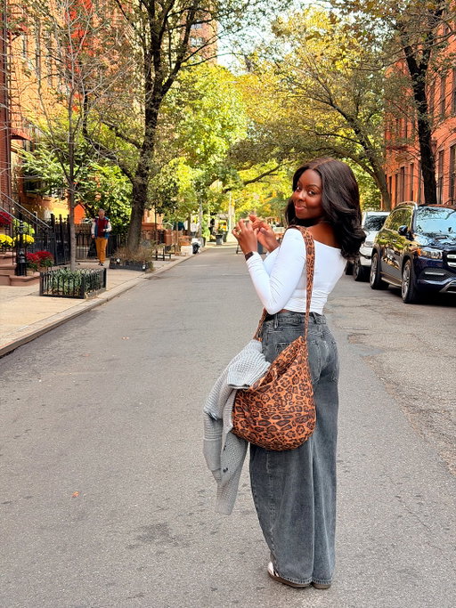 So easy to fall in love.. with NY 🍎✨

Swipe all the way to the end to see my sad face when Jonathan said we’re not moving here 😂

1. In these NY streets 
2. My favorite travel partner 🤍
3. My NY fall nails from @lilynailsart.co 
4. Central Park is a peak romanticize life location 😂
5. Fave Coffee shop out there. Salted caramel latte >>
6. I feel like I look like someone’s mom here lol
7. The best burger from @auchevaldiner 😋🤤
8. 🤍🤍🤍
9. 👩🏾 “Can we move here” 👨🏾 “no” 👩🏾 “☹️”