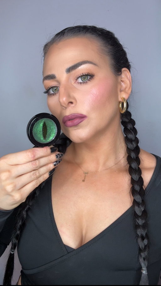 Batman warned you about this one.. 🐈‍⬛🖤

The @sheglam_official Black Cat Color-Changing Blush starts off bold in black then transforms into your custom flush.
✨ Adapts to your skin’s pH
✨ Silky-smooth, buildable finish
✨ Cat-eye design that’s pure villain energy

It’s truly that girl… not even Batman could resist this flush! 🖤

#SHEGLAM #SHEGLAMXCATWOMAN #SHEGLAMCOLLECTION #SHEGLAMpartner #halloweenmakeup #phmakeup
