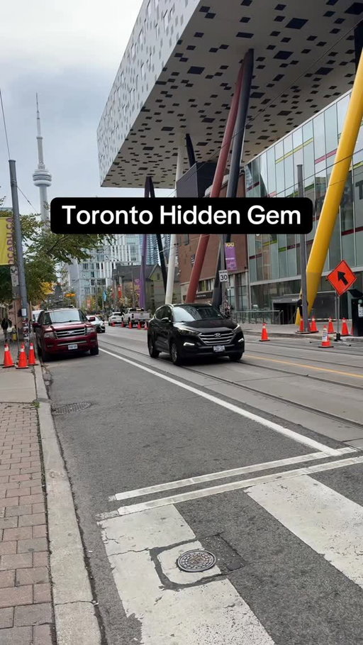 Toronto Hidden Gem: Karine’s Fresh #toronto #torontolife #torontoeats #torontofood #torontofoodie #downtowntoronto #ocaduniversity #ocad #ago #artgalleryofontario