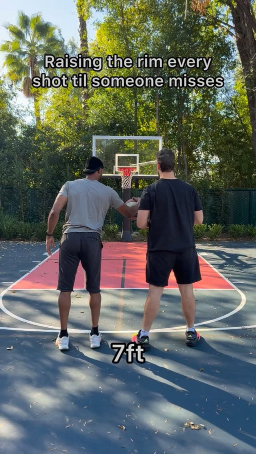 Didn’t see that one coming did ya… @everybody_hatechriss