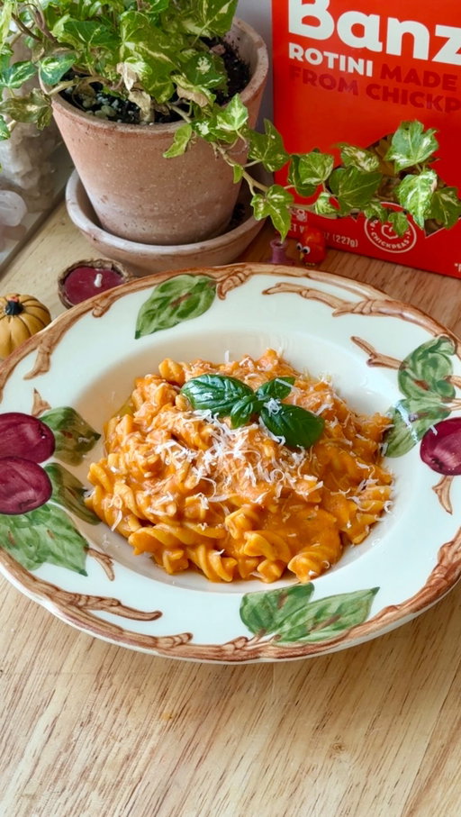Hidden Veggie Fall Pasta✨ Made with protein rich, gluten free, & fiber rich @eatbanza ! I love using Banza pasta for cozy pasta & soup recipes because it so nutritious & perfect for my gluten free friends when I cook for them! They have a bunch of fun pasta shapes to choose from too! (Recipe below & check out Banza for more of their great products! You can also find them in Costco Northwest regions!)
Comment “Banza” for full recipe sent to your DM❤️

Recipe:

Ingredients- 
1 tomato
1 bell pepper
1 large carrot
4-5 garlic cloves
1 tbsp olive oil
Italian seasoning to liking
Salt/pepper to liking
3 tbsp cream
1-2 tbsp grated Parmesan 
Banza pasta cooked to packages instructions

#food #foods #BanzaPartner #pasta #banza #lunch #dinner #foodphotography #healthy #healthyfoos #foodpic