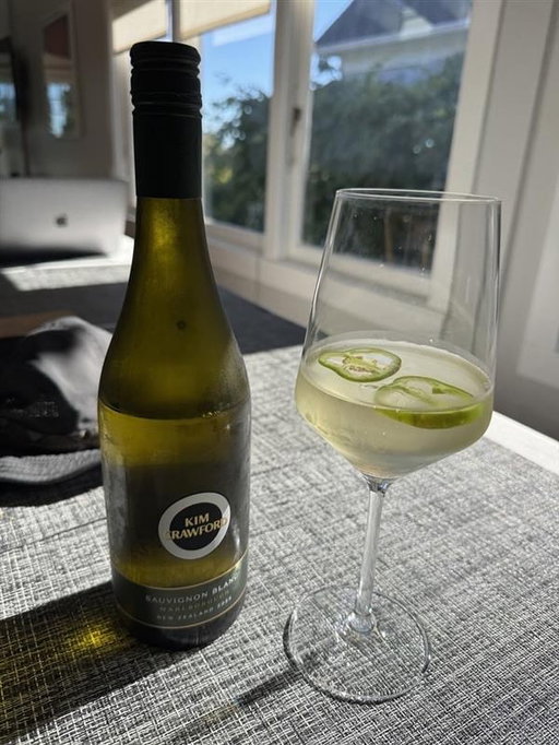 Elegant, crisp, and unexpected 🌟
Still not over this frozen jalapeño Sauvy B hack!

#KimCrawfordWine #SauvignonBlanc
