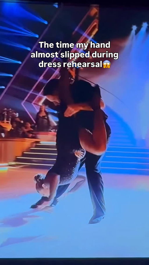 I’m pretty sure i used my left ear to help me catch you at the end @daniellefishel 😅 You definitely put a lot of trust in me🙏

#dwts