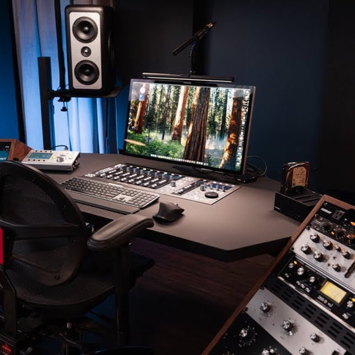The last month or so has been a lot. Great people, fun experiences, and a TON of work. As always I’m grateful for the people in my life, my family and friends who help me do what I do. We have been going beyond overtime to get this thing happening (EPIC DRUM RECORDING) and make it the best thing we can. 7 days left to get it if you’re interested in taking a dive into getting really great drum recordings at the source, and not trying to fix it in the mix when it’s too late. 

Special shout out to @ike_birdsall for putting in a ton of work with me to make this course happen. #recordingstudio #studio #audioengineer #drums #drumsounds