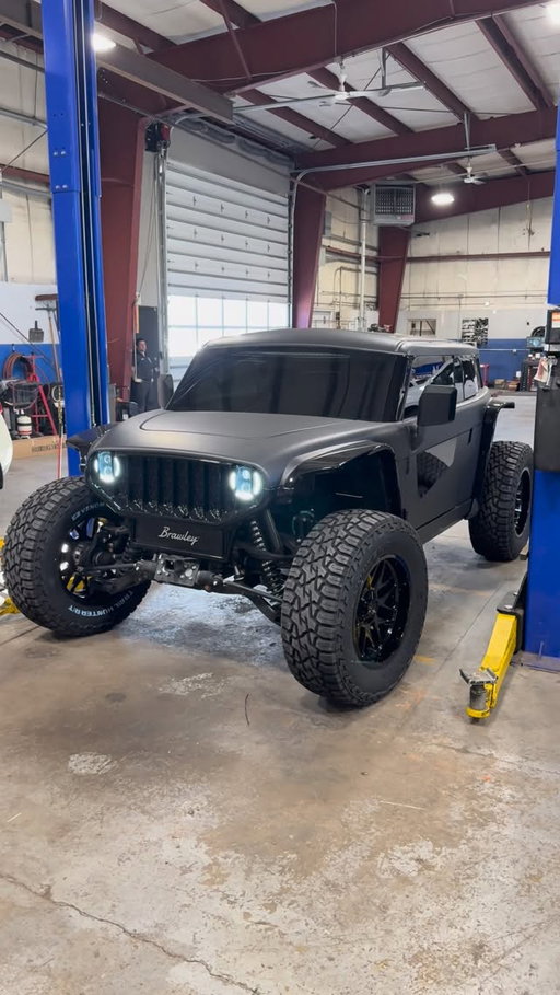 Sema build 1 done 😎 
The murdered out @vanderhall EV Utv with @venompowertires and @fittipaldioffroad wheels looks sexy.