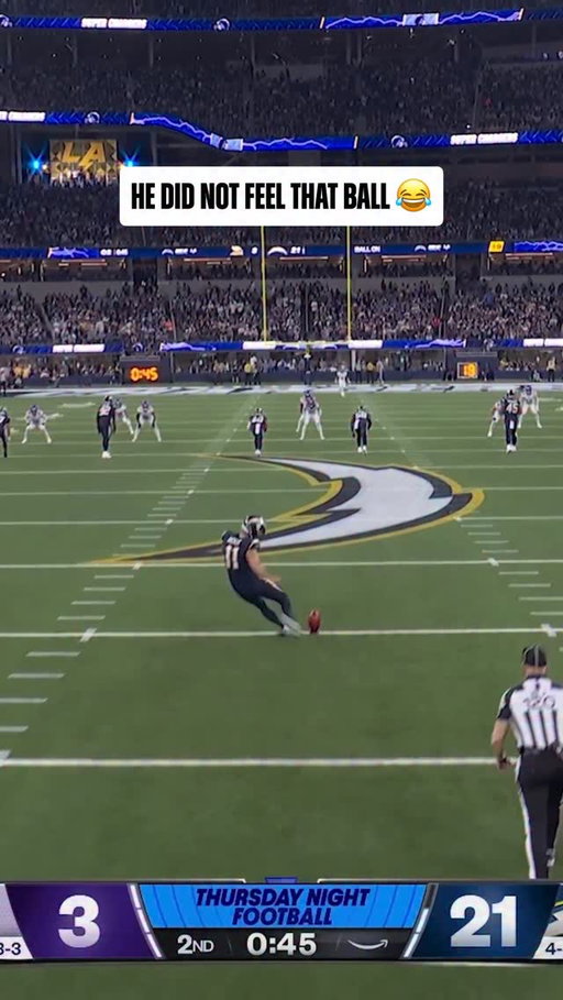 Barely even moved 😭

MINvsLAC on Prime Video
Also streaming on #NFLPlus