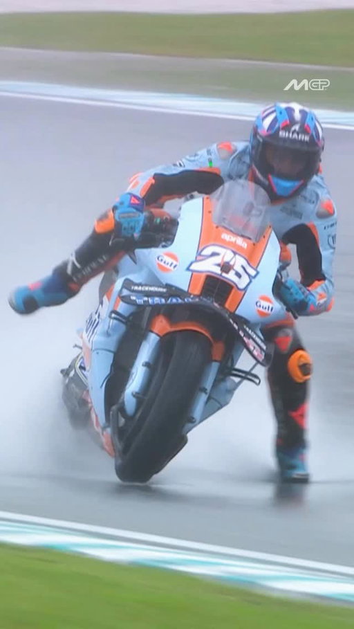 Braving the conditions 🌧️ ⚠️ 

#MalaysianGP 🇲🇾 #MotoGP #RaulFernandez