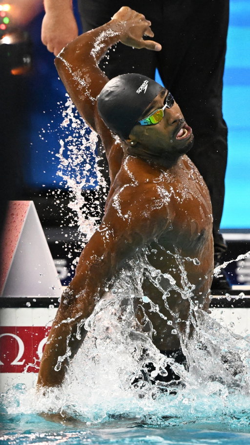 🇨🇦 Josh Liendo sets a new World Record (47.68) in the men’s 100m butterfly, denying Noe Ponti his shot at the Triple Crown. 💥

#UnitedByRacing