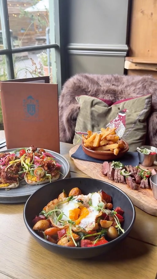 @threecottages.mw is the perfect spot for your winter plans ❄️

Think premium comfort food and cosy interiors! 

#leedsbucketlist #threecottagescafe #meanwood #sundaylunch ad