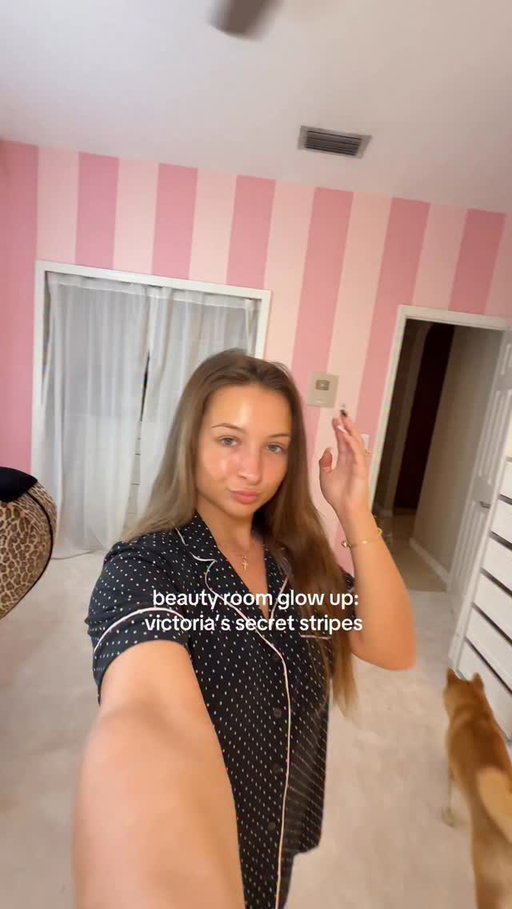 getchu a man that’ll paint you vicky secret stripes 🥰💓 
#victoriassecret
#roommakeover #beautyroom
#emilylulamay #fyp