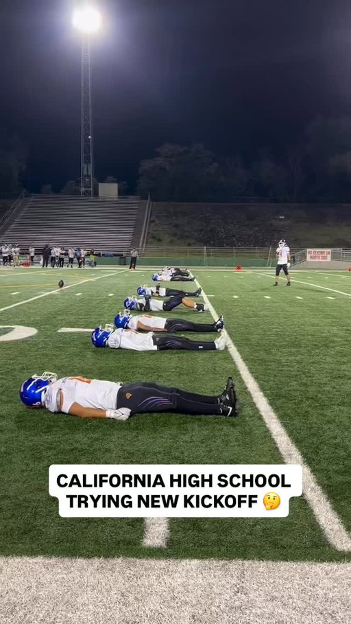 Kimball High School experimenting with a new strategy for kickoffs 🤔🥴 

(Via @thelodisportsscene)

#nfl #football #nflfootball #highschoolfootball #highschool