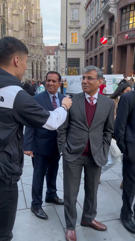 Surprising in Urdu 🇵🇰❤️
.
Pakistan people are so kind and generous 🇵🇰
.
#pakistan #urdu #japan #vienna #wien