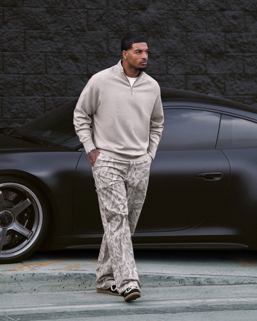 Off the field but never off his game.
@lahjay10_ in the SoftTouch Quarter Zip Sweater & Don Baggy Carpenter Pant.