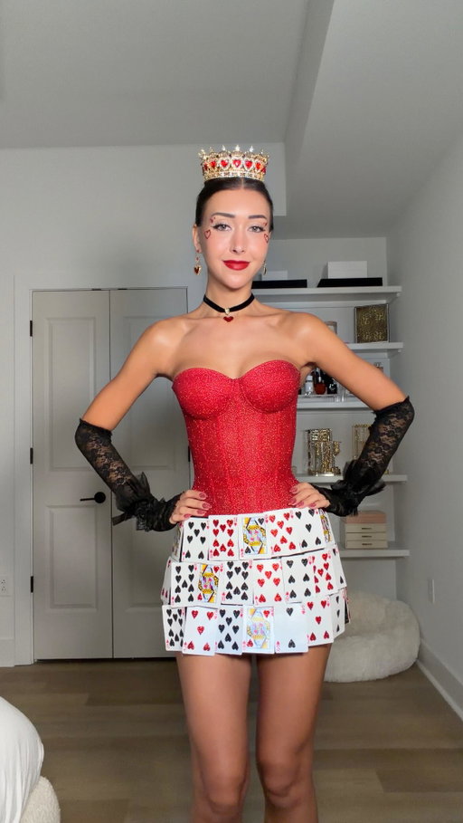 queen of hearts ❤️🖤 the skirt did not survive #halloweencostume #queenofhearts