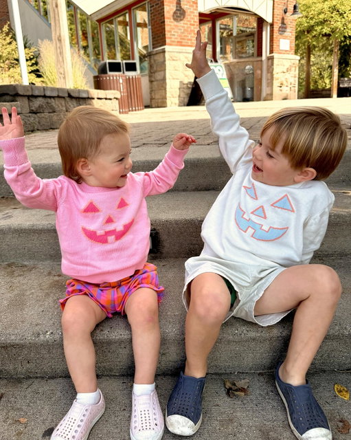 Such a sweet season with our little crew 🍂 Cozy weekends, visits from friends, family dinners, and all the fall things with the kids 🤎