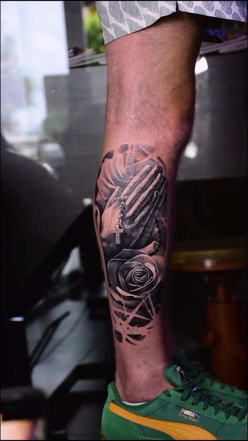 A cover-up project focused on precision, contrast, and natural flow.
We transformed an old tattoo into a realistic, solid, and well-balanced piece, where detail and technique make all the difference.
✨ Done by @leandroreyestattoo 

#CoverUpTattoo #RealisticTattoo #TattooArt #TattooTransformation #RealismTattoo #professionaltattoo