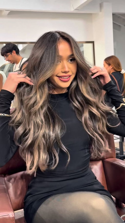 Light, BUT STILL BRUNETTE 👩🏻 
It was so cute we both spoke the same language 🫰🏼

Base break and first tone  WELLA ILUMINA 8/37 and pastel 1:2 and then over gloss with color touch 7/97 for 5 mins. 
.
.
.
.
.
.
.
#softbalayage #wellahair #illumina #pasadenahairstylist #sunkissedbalayage