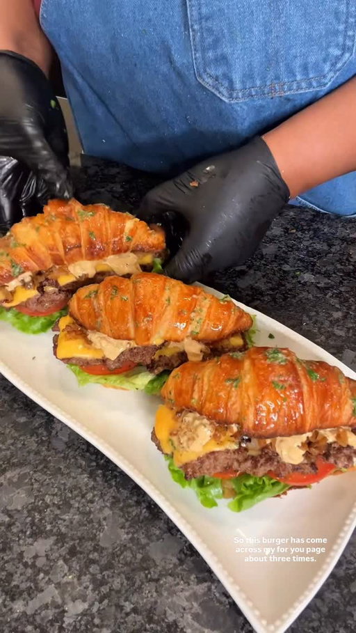 Croissant Smash Burgers #burgers #food #easyrecipeideas
