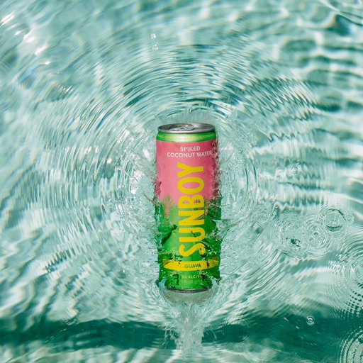 Come on in boys, the waters fine 💦🥥

Thank you @ambermcwhorterphotography for the glamor shots ❤️