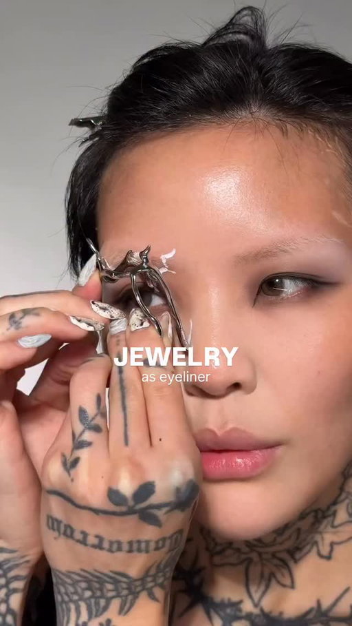 Always ahead of the curve. @meicrosoft redefines expression, using the Current x Mei Pang earcuff as inspiration for a bold, graphic eyeliner look.⁠
⁠
Explore the collab at vitalydesign.com