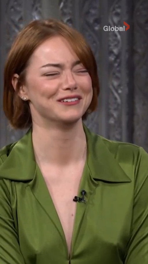 #EmmaStone discusses going bald for her new role in #Bugonia 💇‍♀️

#Colbert #TheLateShow