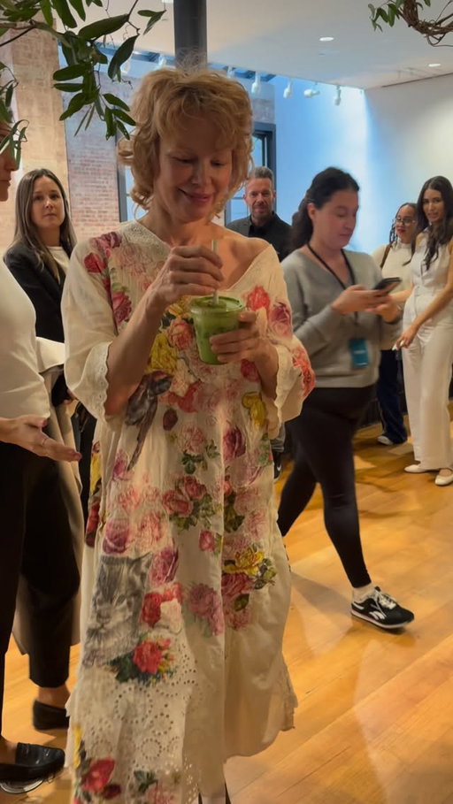 #PamelaAnderson is a matcha girl! You heard it here first! The star was in NYC today to celebrate the launch of her new products for her skincare line, #Sonsie. 

📷: TZR / @harami_mamii