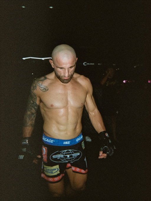 Film 🎞️ from UFC314

Anyone else getting that itch? 

📸 @jakekeighran