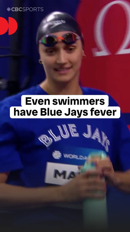 Swimmers have @bluejays fever 🫶🇨🇦

@kyliemasse repped a Blue Jays shirt in her walkout at the Swimming World Cup and she wasn’t the only one to rep the city of Toronto 

Italy’s Alberto Razzetti joined in with a @raptors jersey and England’s Adam Peaty wore a @mapleleafs jersey 👏