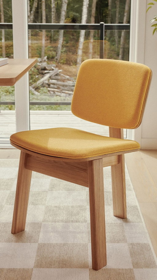 Add a splash of colour to your dining space with the Vela Dining Chair’s palette of hues.
-
Ajoutez une touche de couleur à votre salle à manger avec la palette de teintes de la chaise Vela.