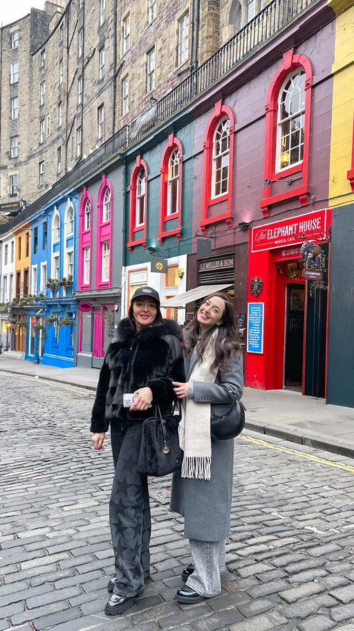This is the best time to visit Edinburgh and here is your ultimate guide to this enchanting city: 

HOTELS 
Virgin Hotels Edinburgh 
Waldorf Astoria
Sheraton Grand Hotel & Spa
Kimpton Charlotte Square
Indigo Princess Street 

PLACES TO SEE
Edinburgh Castle 
Scott Monument 
The Royal Mile
Dean Village
Victoria Street

THINGS TO DO 
Grab a coffee from the Milkman
Potion making at Cauldron Pub 
Try the Johnnie Walker Experience
Afternoon Tea bus tour 
Visit National Museum of Scotland

RESTAURANTS 
Gleneagles Townhouse
Cold Town House
Mowgli
The Dome
The Ivy On The Square

VIEWPOINTS
Arthur’s Seat
Fennel Steps
Calton Hill
1820 rooftop bar
Skybar

#ExploreScotland #EdinburghScotland #Uktravel #EdinburghGuide #ThingstodoinEdinburgh #Edinburghtravel #Edinburghexperience #Edinburghtravelguide #placestoseeinedinburgh #edinburghautumn #VisitEdinburgh #travelingtips #edinburghautumn #autumnplacestovisit