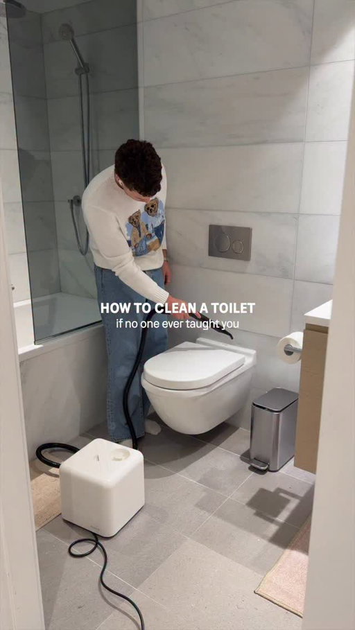 How to clean your toilet if no one ever taught you 

Products featured

@clorox All-Purpose Cleaner 
@methodproducts Toilet Cleaner 
@poloralphlauren Sweater 

#cleaning #toilet