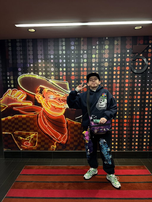 Wifey won the shoes and I won the hoodie. 2025 ape fest grail collabs acquired. Best club in the world 🫡🔥
