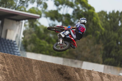 Rd3 in the books P2 on the night, struggled with my riding all day but showed up got good points and kept it entertaining. Excited for the last 2 rounds lfg 🫡
Appreciate everyone who puts in the work behind the scenes 🤝🏻
@honda_racing_aus 
@yarrivek 
@flyracing.global 
@lewisxhayward 
@beatonsproformula 
@sladek9 
@anthonyarmsby