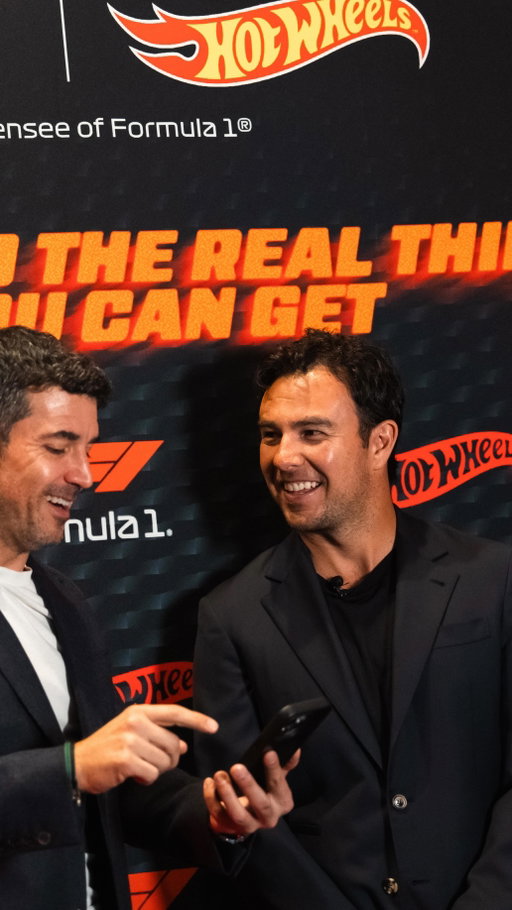 Want to get as close to the real thing with @hotwheelsofficial and @F1? Let me show you.
