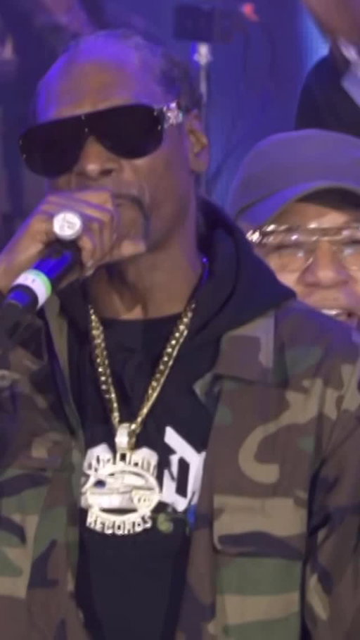 @snoopdogg surprises @VerzuzTV at @ComplexCon. #VERZUZ