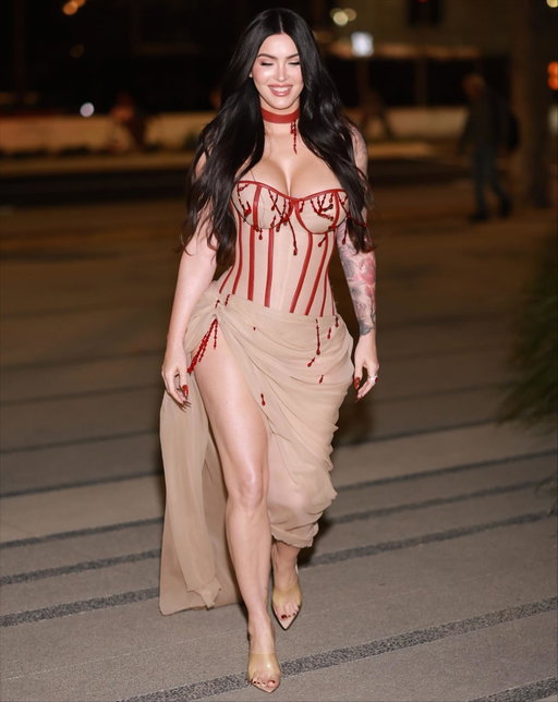 Megan Fox serves up a bloody good look while stepping out for a special screening of her movie “Jennifer’s Body” during a rare public appearance in Los Angeles. Check out more photos on JustJared.com!
#MeganFox
Photos: Backgrid
