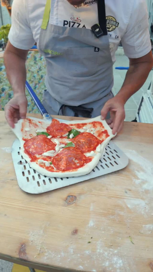 YIN & YANG - How to Make the most seller pizza in my business @softncrunchy_official ❤️ 
•
•
#yin&yang #pizza #food #viralfood #bestpizzavideo #viralvideo