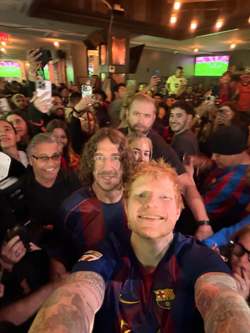 It’s time to PLAY 💙❤️🩷
Ed Sheeran and Carles Puyol surprised culers in New York ahead of Madrid vs Barça 👀
@spotify @teddysphotos ▶️