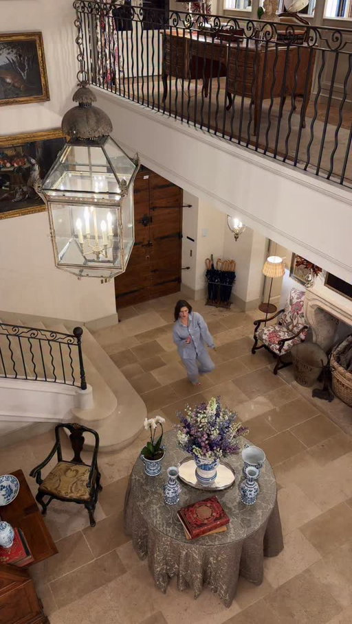 Make sure to wipe your feet at the welcome mat. This is @provencepoiriers, and no — it’s not my house (but I can always dream).

📍  Le Mas des Poiriers 

#provence #housetour #hometour