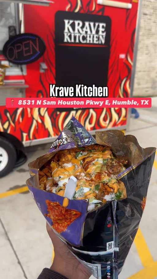 You got the munchies? Come try out this foodtruck called @kravekitchentx 🔥. Where you can bring your own bag of chips (any kind) & get it LOADED UP with different meats for $10.  Not gonna lie, that was some good food lol. Almost put me in a food coma 😭😭 

They have other food as well like wraps, tacos & more. Try them out!!!

#houstonfood #houstoneats #foodporn #houston #htxfood
