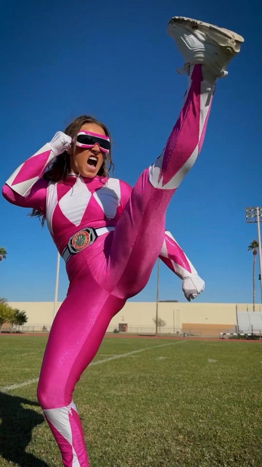 ITS MORPHIN TIME 🩷

#powerranger #powerrangers #pinkranger #pinkpowerranger #halloween #halloweencostume #costume #flips #parkour #gymnastics #cheerleading