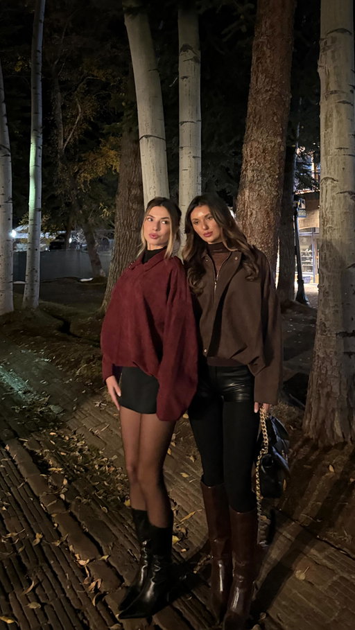 Bet you can’t guess who’s the black cat here @zarahkelleher 🤭🤫 #girlstrip