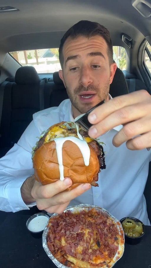 HUGE Onion Cheeseburger @dukesonionburgers