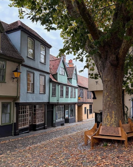 Norwich in autumn is pure magic 🍂✨

It’s the perfect time to wander, explore and fall in love with the city of stories all over again 🍁

📸 @cat_thomson 

#VisitNorfolk #Norwich #AutumnInNorfolk #NorwichCathedral #ElmHill #QuaysideNorwich #HistoricNorwich