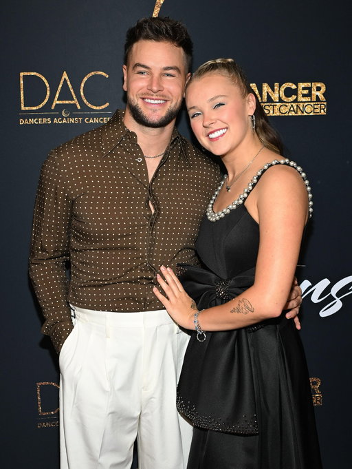 this week n our first carpet 📸💃🕺 

- humanitarian award winner, the dogs and some golf; 😊

also f*** the people who, *(I can’t even call them a reporter/journalist as I’m friends with professionals in that industry and I wouldn’t want to insult them)* who perpetuates the same culture of bullying they should be working to eliminate. Agenda driven without integrity. I’ve seen some things in my time, but that was right up there. 

have a great week x